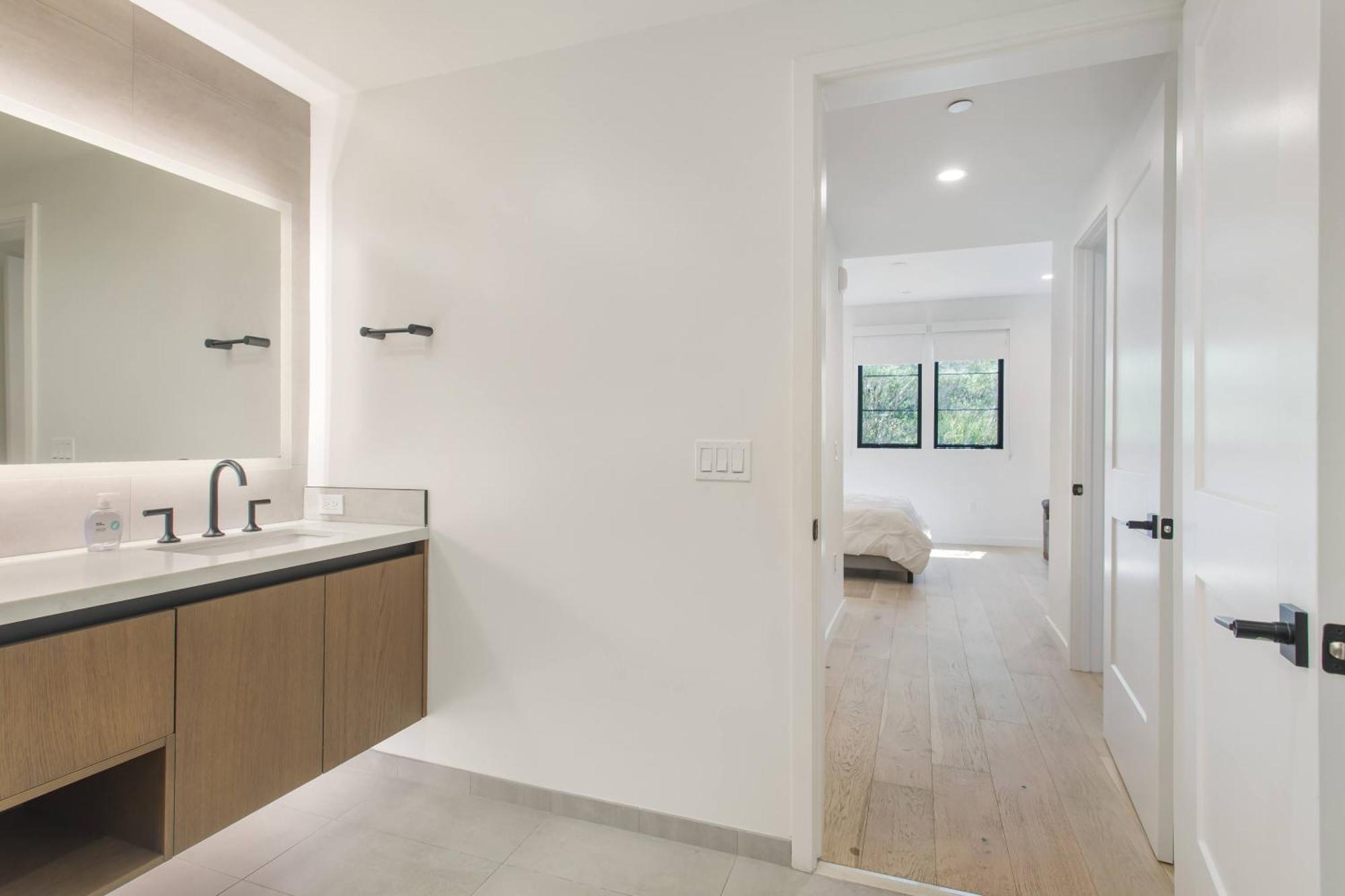 The Hills Property Management Los Angeles Exterior photo